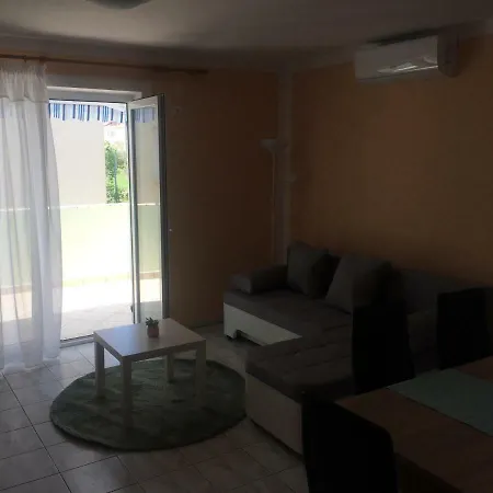 Obiteljski Apartman Filip U Blizini Plaze Za Djecu *